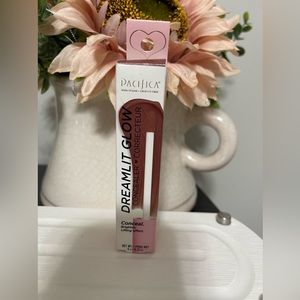 Pacifica Dreamlit Glow Concealer